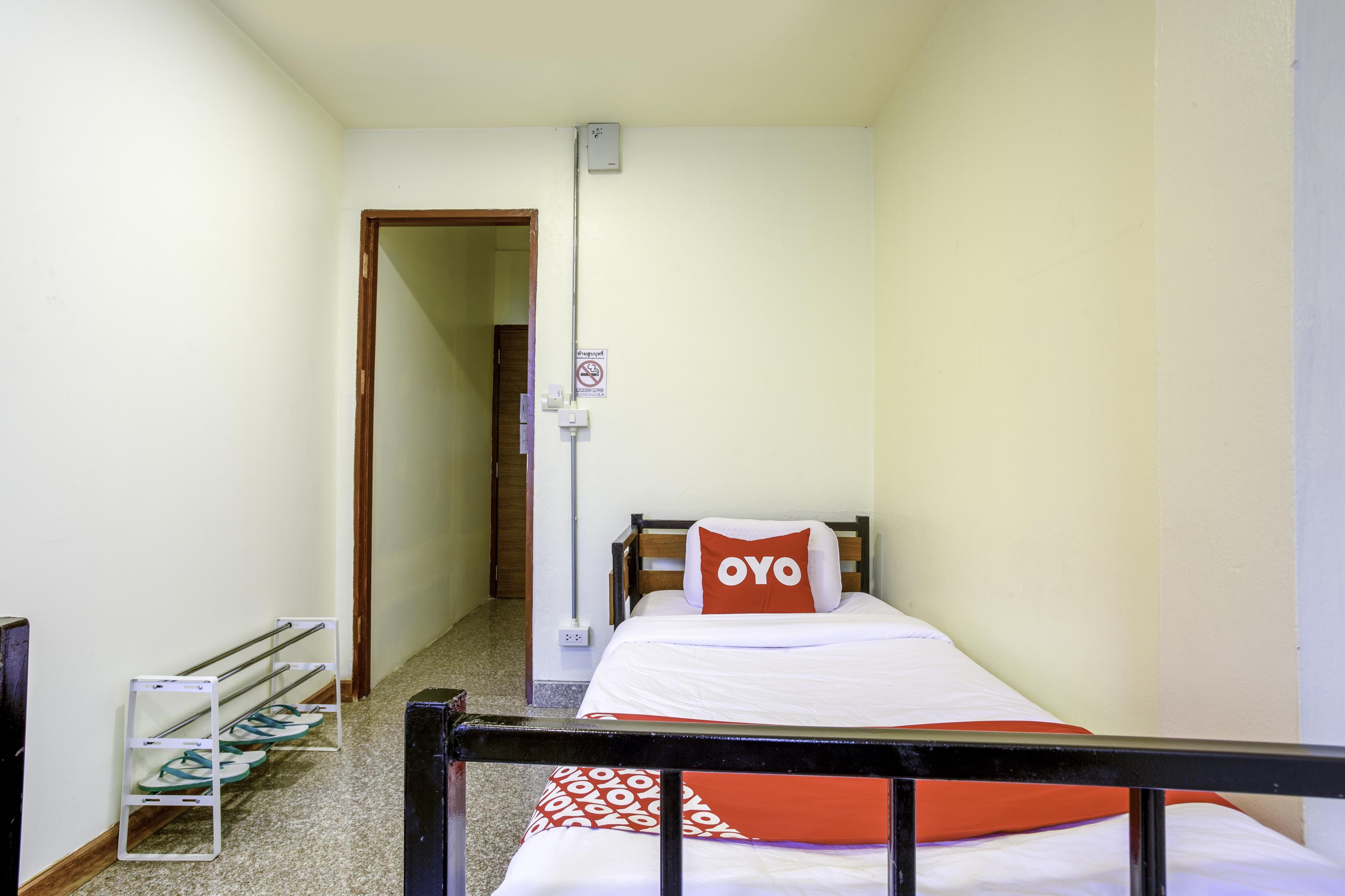 Oyo 928 Leaf Hostel Чиангмай Экстерьер фото