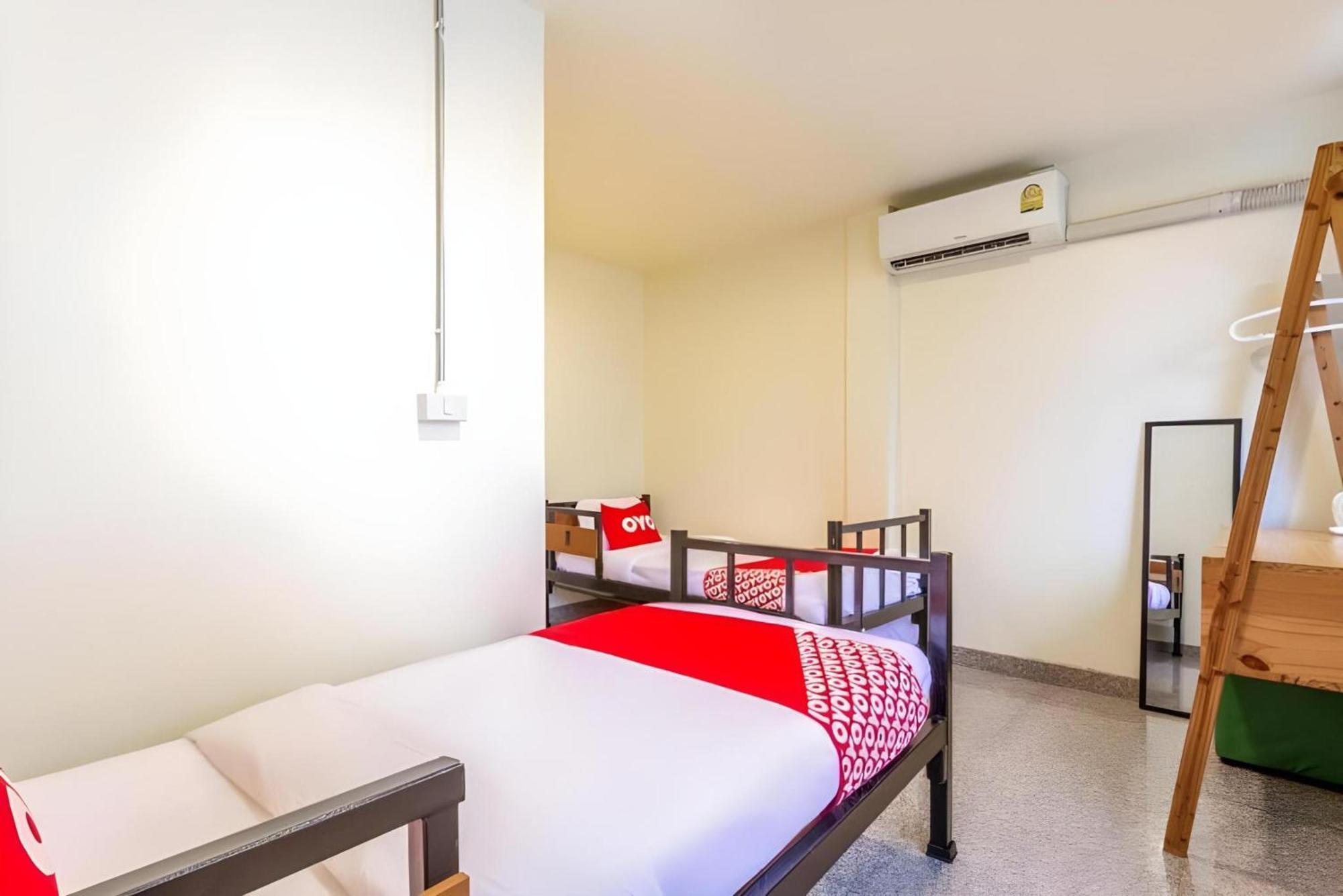 Oyo 928 Leaf Hostel Чиангмай Экстерьер фото